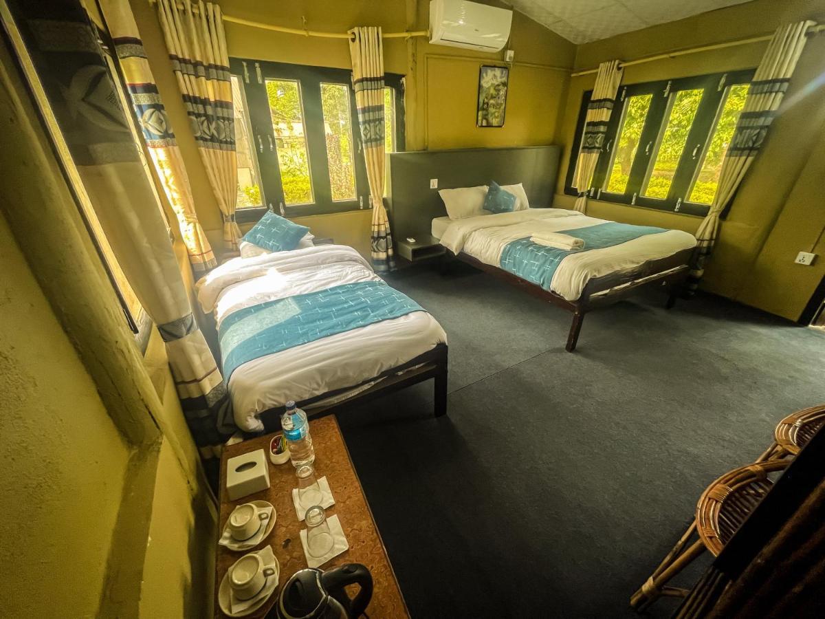 Hotel Tharu Garden And Beer Bar Chitwan Exterior foto