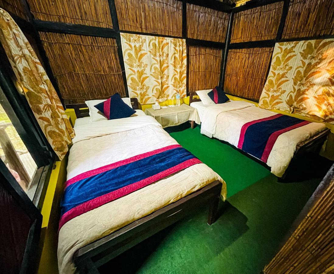 Hotel Tharu Garden And Beer Bar Chitwan Exterior foto