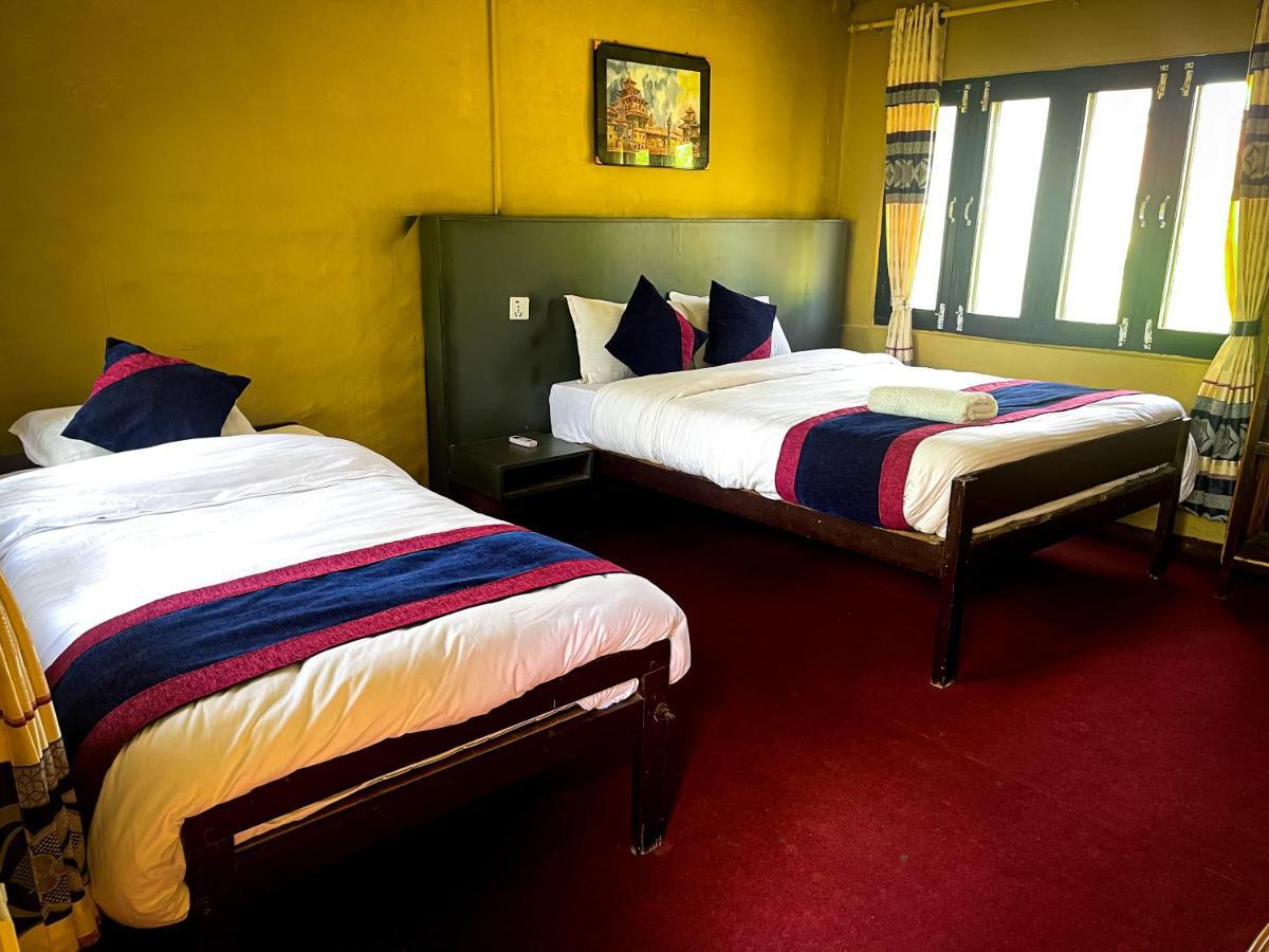 Hotel Tharu Garden And Beer Bar Chitwan Exterior foto