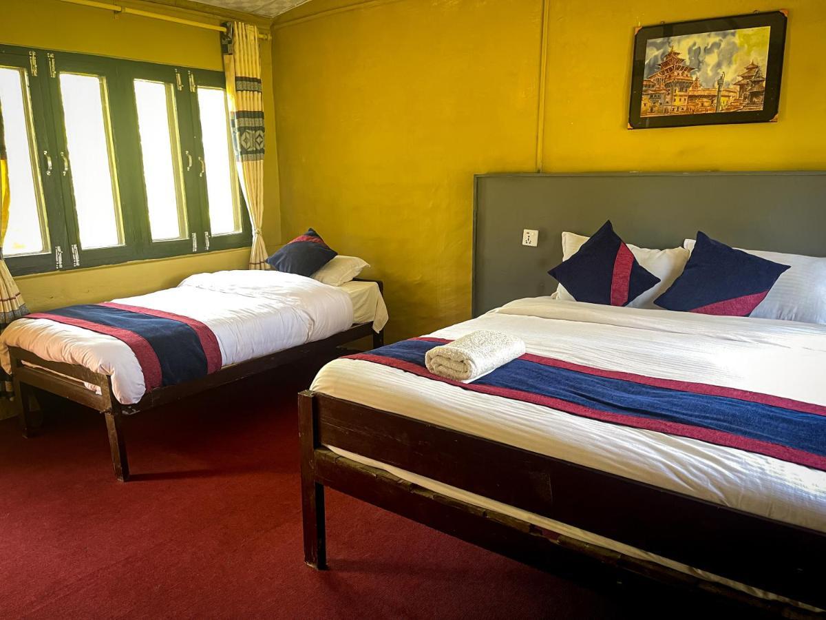 Hotel Tharu Garden And Beer Bar Chitwan Exterior foto