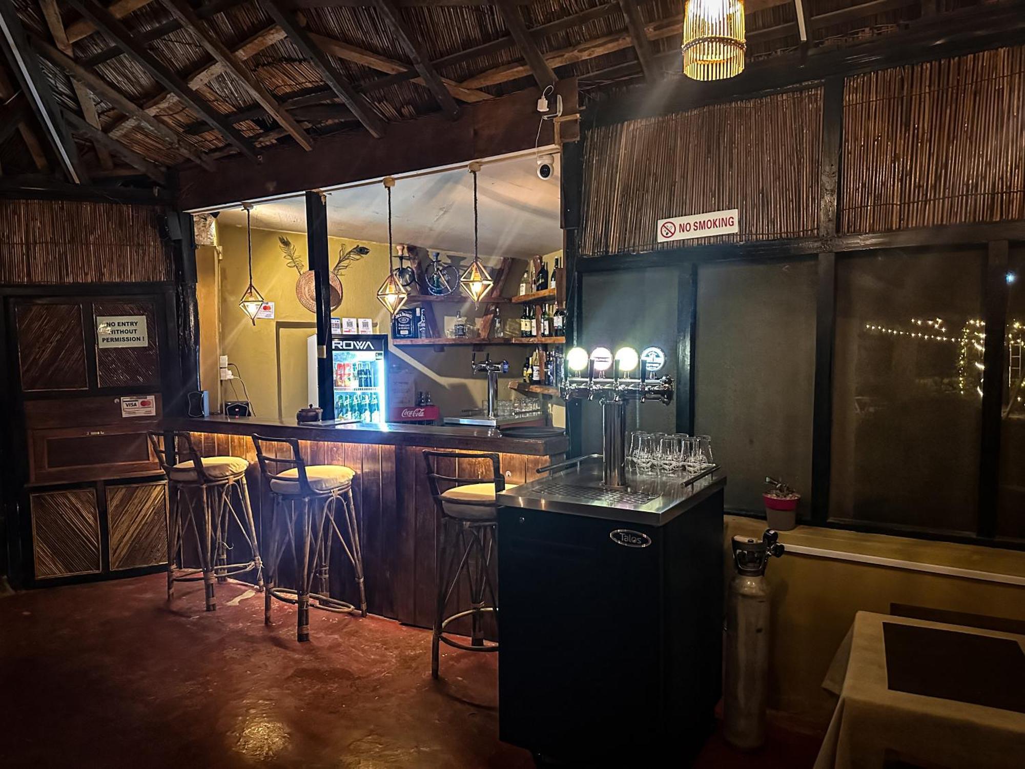Hotel Tharu Garden And Beer Bar Chitwan Exterior foto