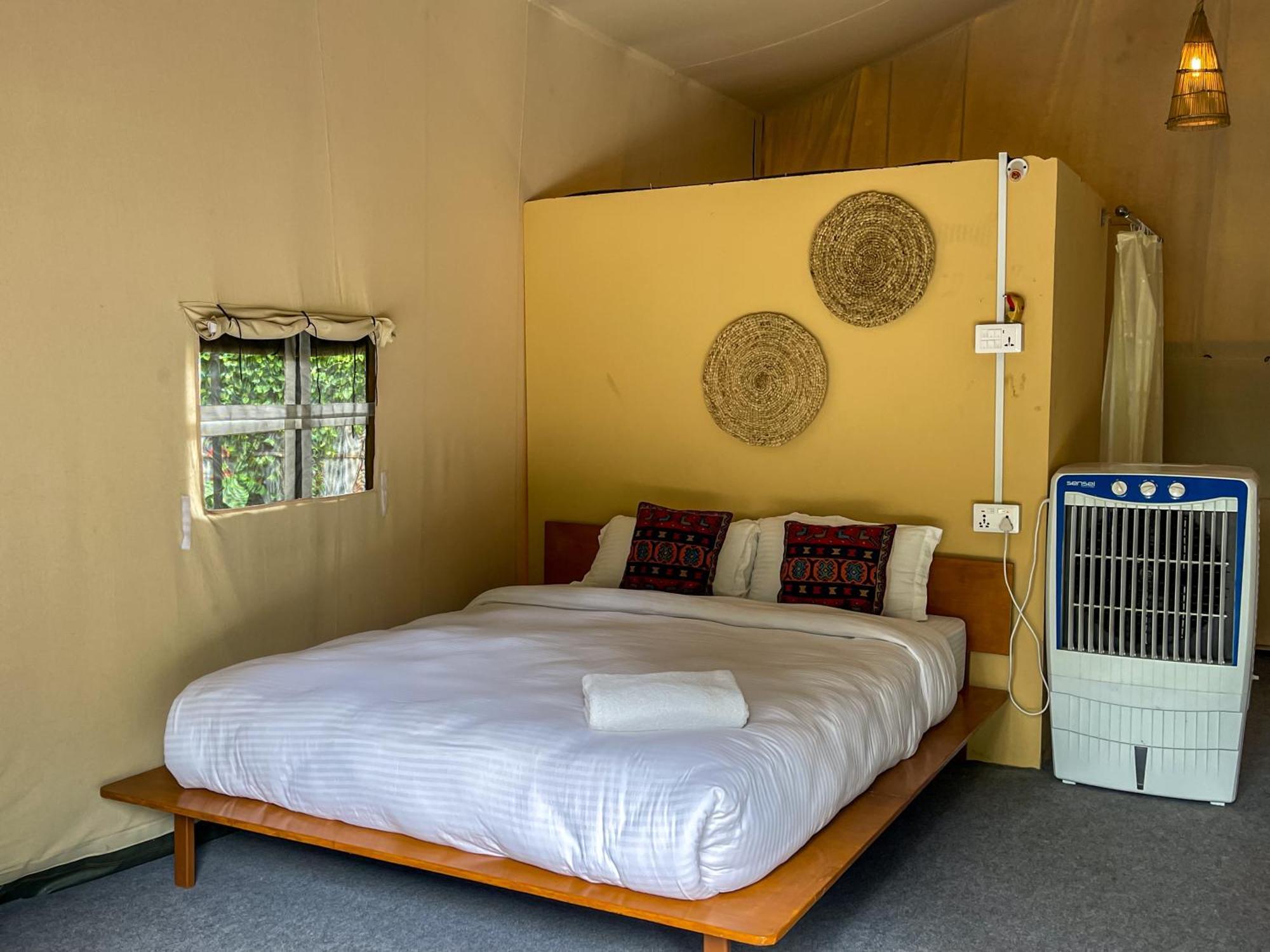 Hotel Tharu Garden And Beer Bar Chitwan Exterior foto