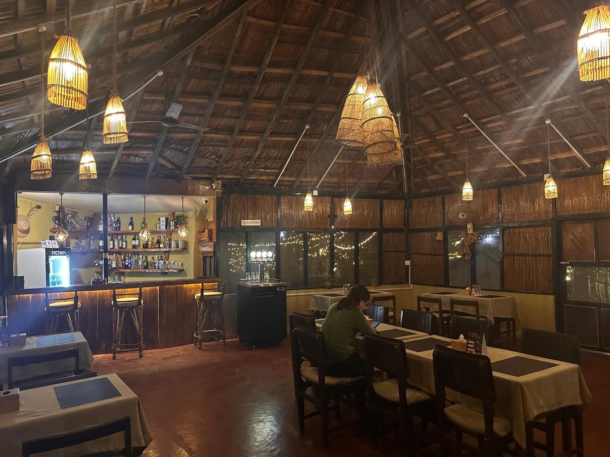 Hotel Tharu Garden And Beer Bar Chitwan Exterior foto